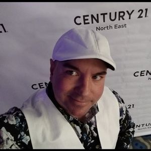 Meet your Posher, Derek